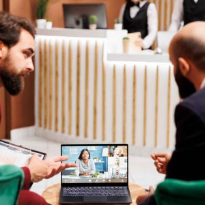 entrepreneurs-videocall-hotel-scaled (1)